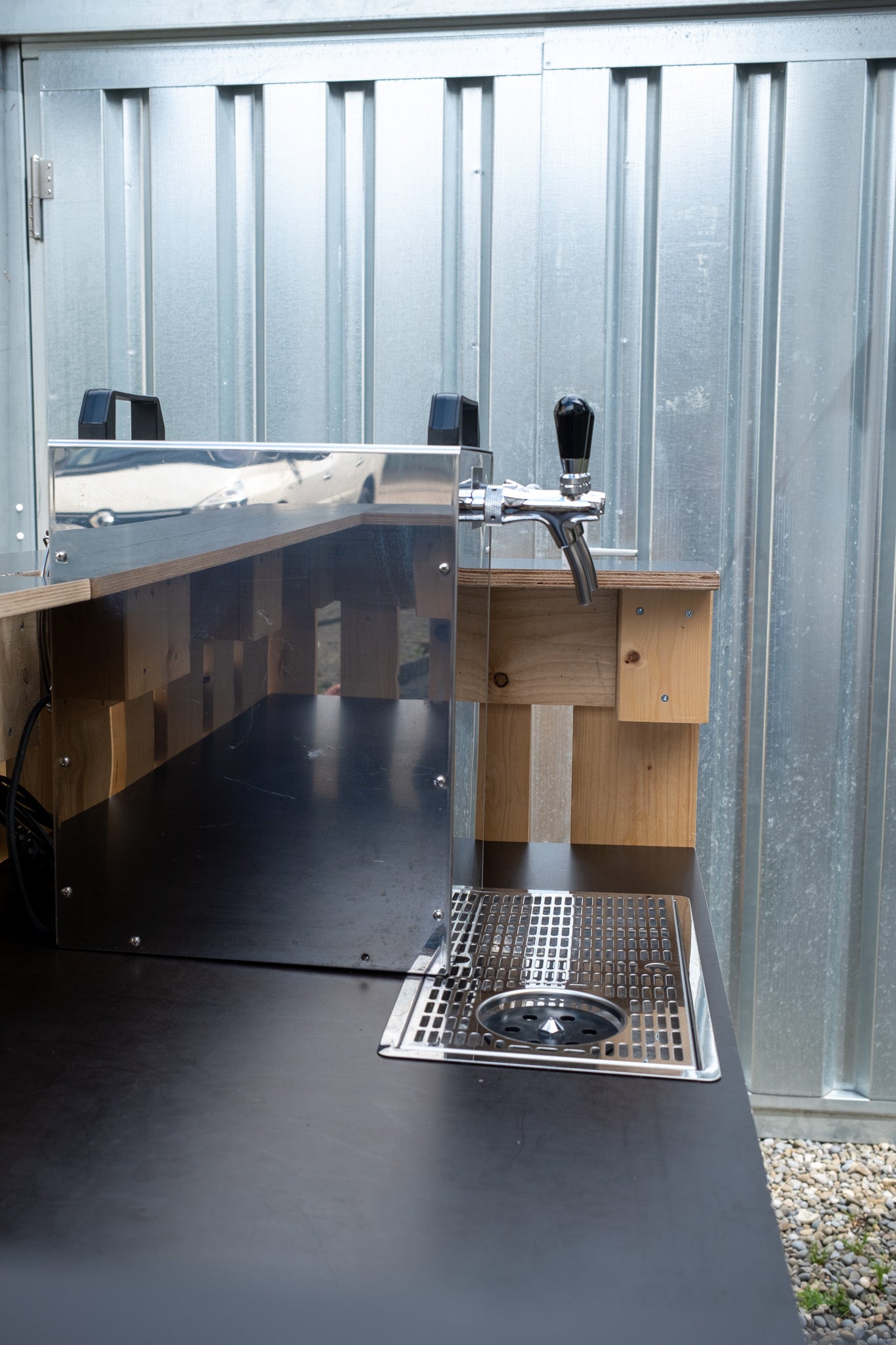 Bar mit Zapfanlage & Gläserdusche
